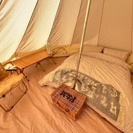 Bell Tent 4M Fossewold Farm Camping Moreton-in-Marsh Exteriör bild