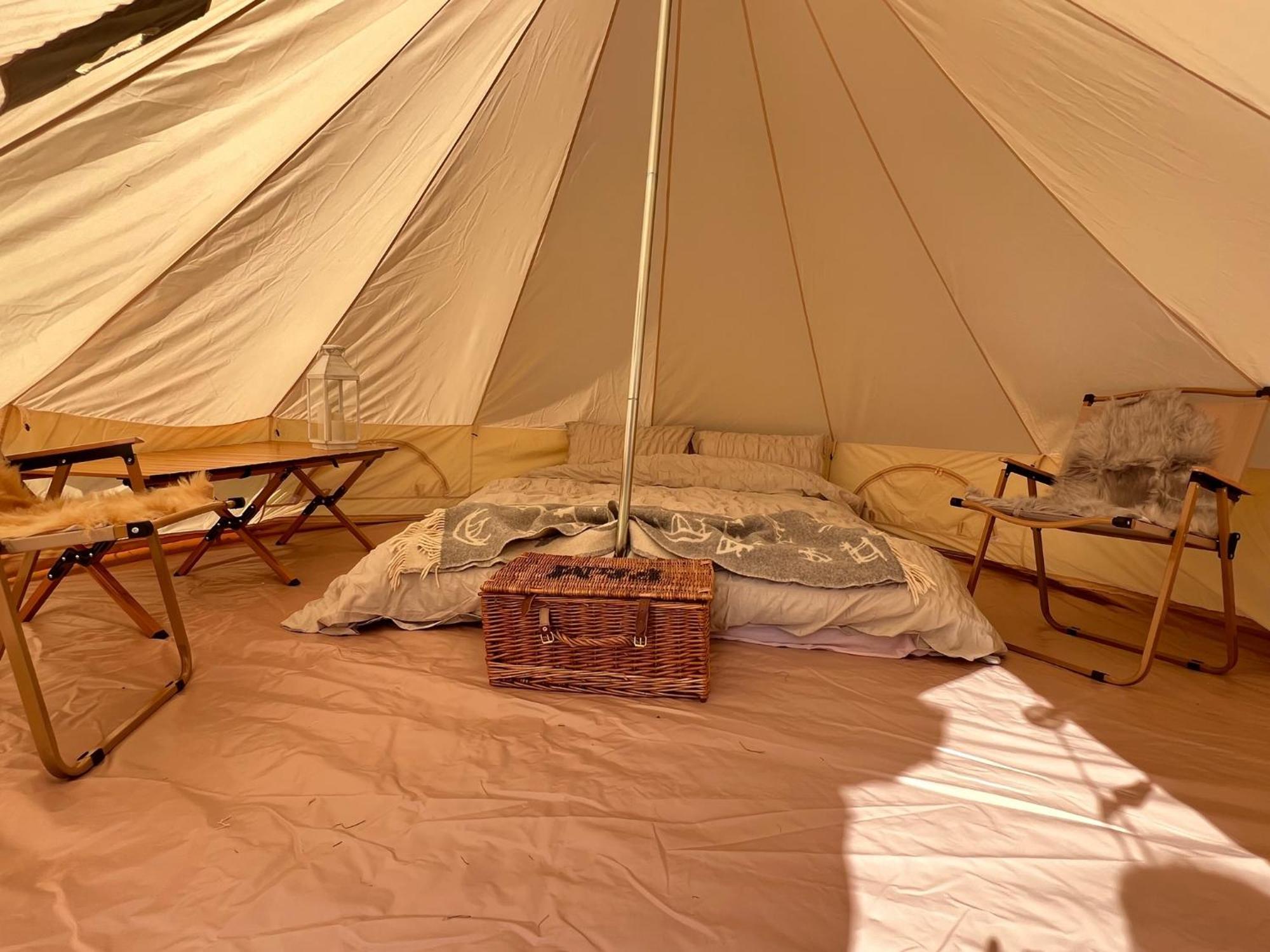 Bell Tent 4M Fossewold Farm Camping Moreton-in-Marsh Exteriör bild