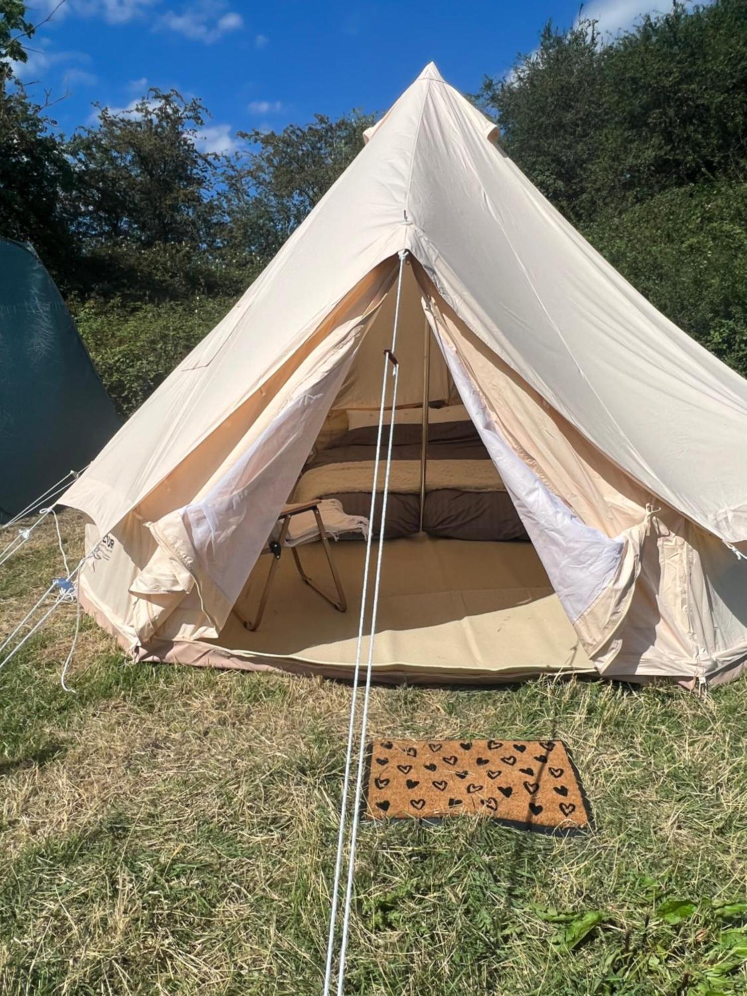 Bell Tent 4M Fossewold Farm Camping Moreton-in-Marsh Exteriör bild